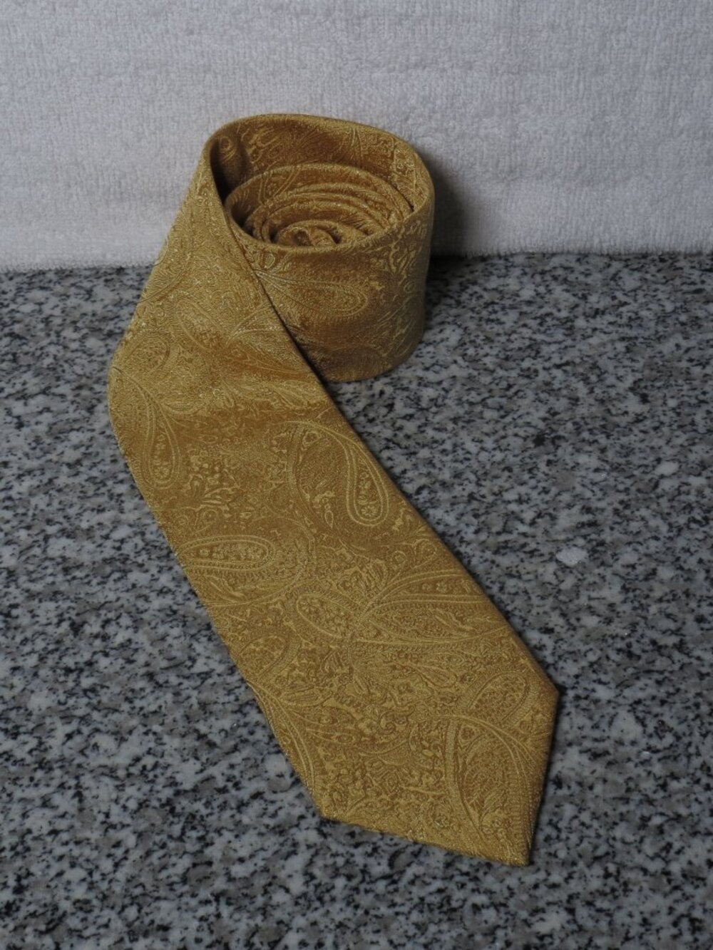Countess Mara Gold Paisley Tie 100% Silk Handmade Excellent Preowned Condition